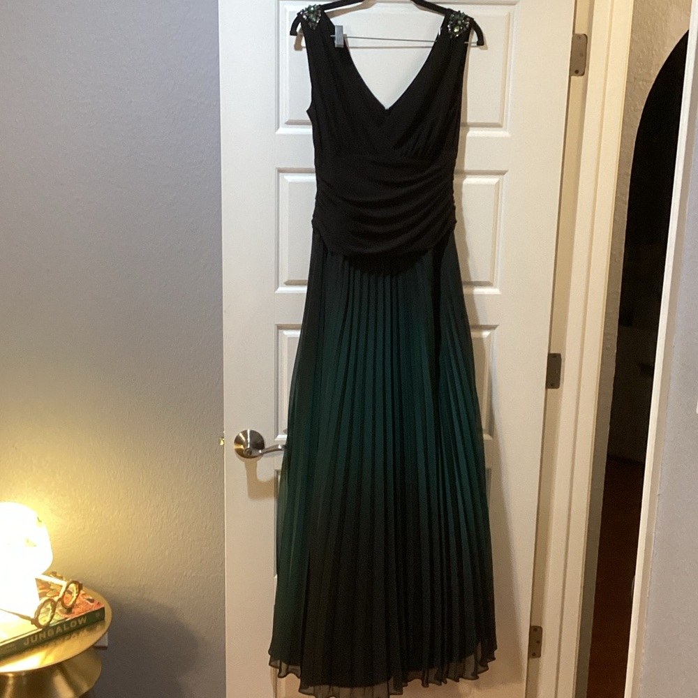 SLNY Elegant Black and Green Maxi Dress